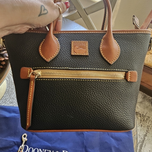 Dooney & Bourke• All Weather Leather Pebble Grain Small Handle Tote/CB - Picture 9 of 12